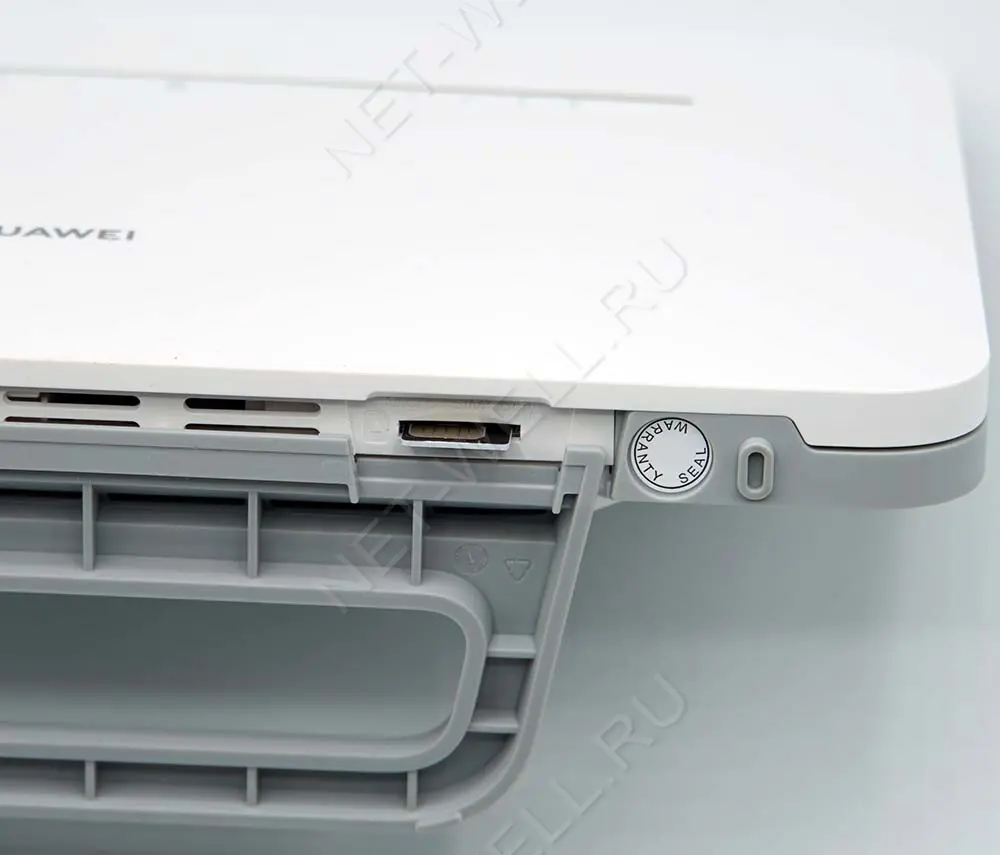 Слот для сим карты на Huawei B535